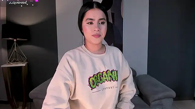 IsabellaHill  online show from 12.29.24