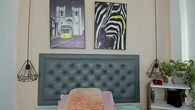 Snapshot of alicee_cooper chatting on 11.23.25 alicee cooper online show from 11.23.25