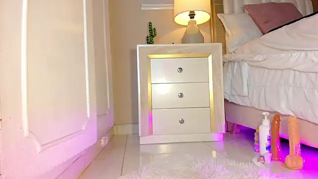 Snapshot of zoe_sky_ chatting on 03.11.25 zoe sky online show from 03.11.25