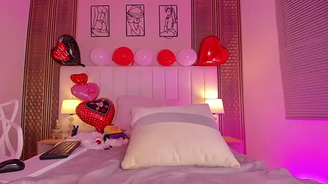 Snapshot of zoe_sky_ chatting on 09.20.25 zoe sky online show from 09.20.25