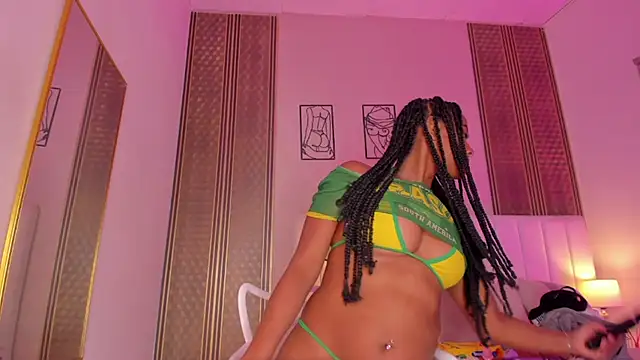 Snapshot of zoe_sky_ chatting on 10.20.25 zoe sky online show from 10.20.25