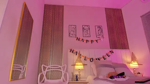 Snapshot of zoe_sky_ chatting on 10.31.25 zoe sky online show from 10.31.25