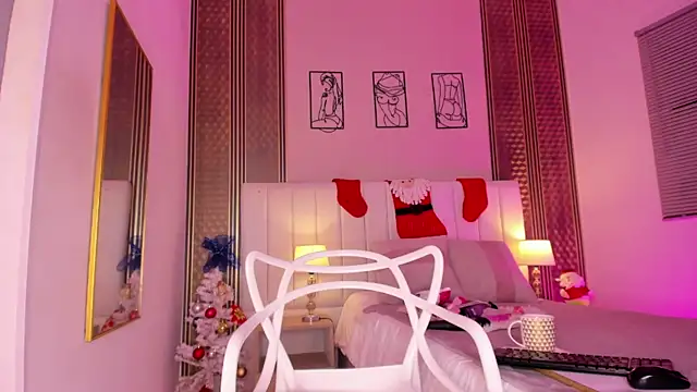 Snapshot of zoe_sky_ chatting on 12.16.25 zoe sky online show from 12.16.25