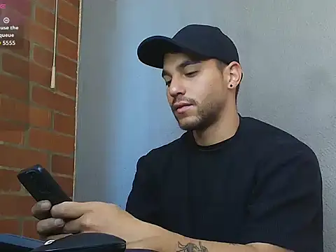 Snapshot of Leandro_valenzuela chatting on 04.18.26 Leandro valenzuela online show from 04.18.26