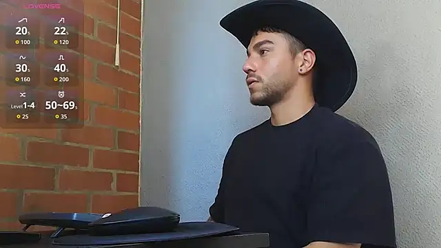 Snapshot of Leandro_valenzuela chatting on 04.18.26 Leandro valenzuela online show from 04.18.26