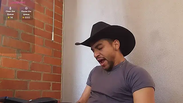 Snapshot of Leandro_valenzuela chatting on 04.21.26 Leandro valenzuela online show from 04.21.26