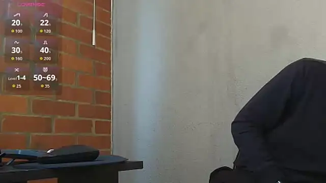Snapshot of Leandro_valenzuela chatting on 04.23.26 Leandro valenzuela online show from 04.23.26