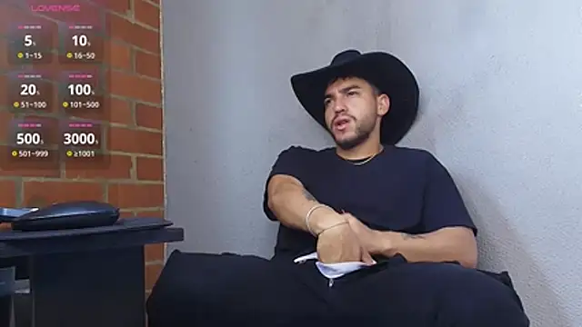 Snapshot of Leandro_valenzuela chatting on 05.01.26 Leandro valenzuela online show from 05.01.26