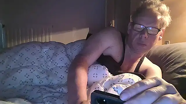 Snapshot of kinkyslet8 chatting on 03.26.26 kinkyslet8 online show from 03.26.26