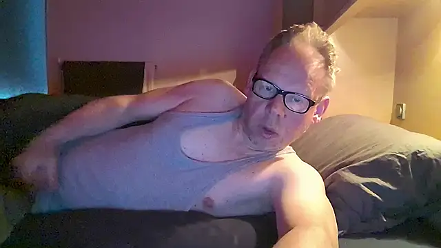 Snapshot of kinkyslet8 chatting on 05.03.26 kinkyslet8 online show from 05.03.26