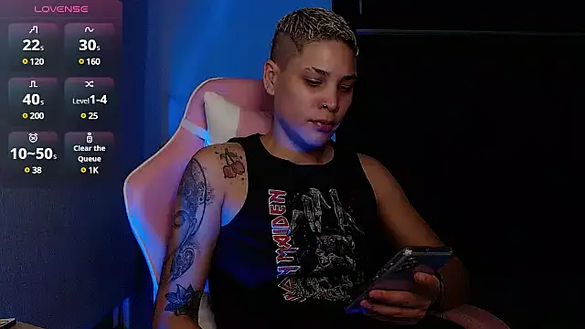 Charlee pink online show from 12.10.24