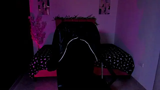 Charlee pink online show from 10.08.25