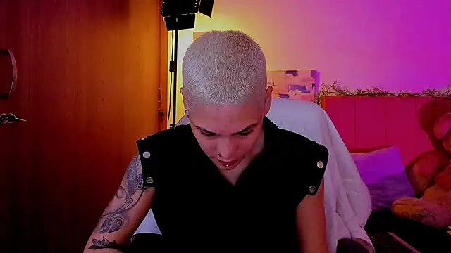 Charlee pink online show from 04.08.26