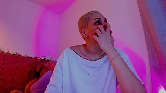 Snapshot of Charlee_pink chatting on 04.20.26 Charlee pink online show from 04.20.26