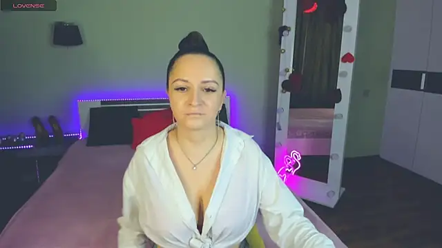 AngellLika online show from 11.16.25