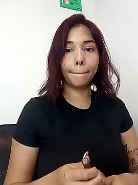 Snapshot of LucyMartelli chatting on 02.08.25 LucyMartelli online show from 02.08.25