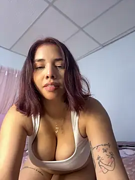 Snapshot of LucyMartelli chatting on 11.17.25 LucyMartelli online show from 11.17.25