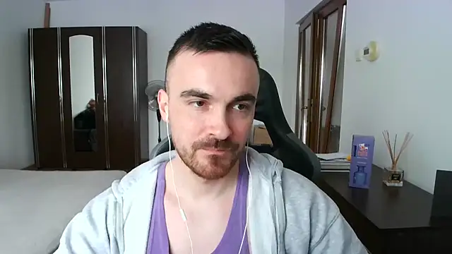 Snapshot of mu5clemania2 chatting on 04.17.26 mu5clemania2 online show from 04.17.26