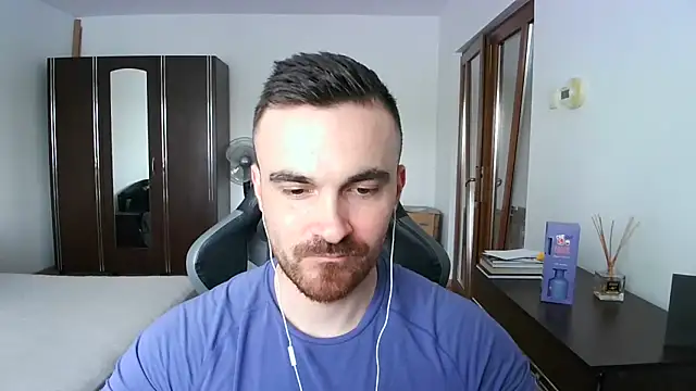 Snapshot of mu5clemania2 chatting on 04.19.26 mu5clemania2 online show from 04.19.26