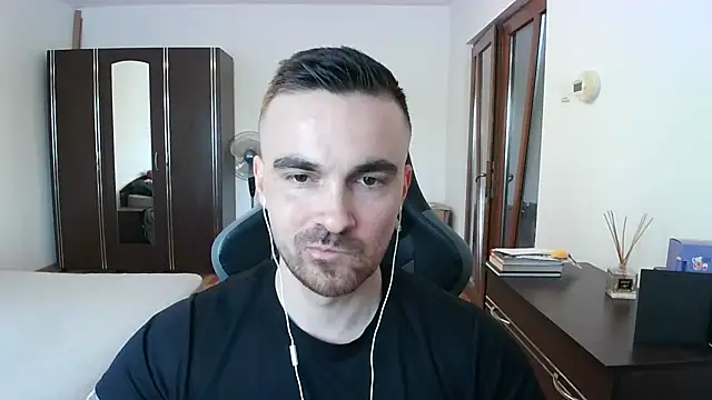 Snapshot of mu5clemania2 chatting on 04.30.26 mu5clemania2 online show from 04.30.26