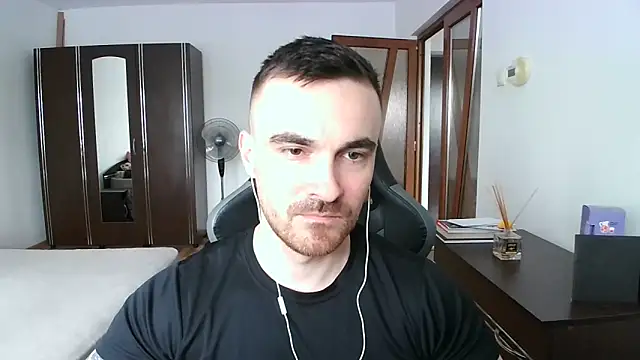 Snapshot of mu5clemania2 chatting on 05.20.26 mu5clemania2 online show from 05.20.26