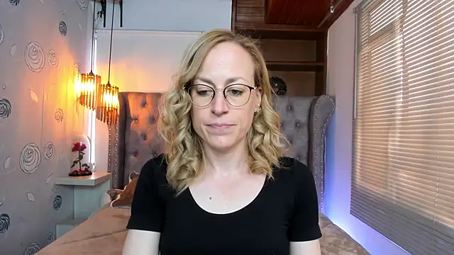 Snapshot of SammySanders chatting on 01.06.25 SammySanders online show from 01.06.25