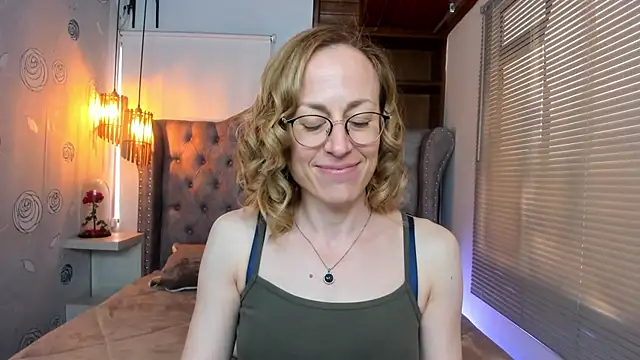 Snapshot of SammySanders chatting on 02.13.25 SammySanders online show from 02.13.25