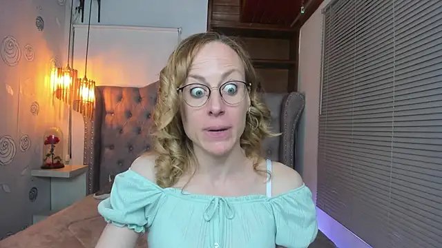 Snapshot of SammySanders chatting on 03.07.25 SammySanders online show from 03.07.25