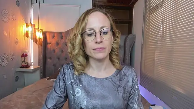 Snapshot of SammySanders chatting on 03.08.25 SammySanders online show from 03.08.25