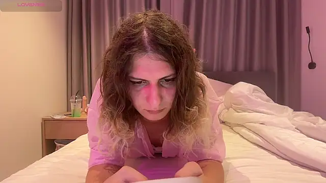 Alice Pinkhead online show from 12.18.25