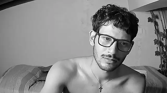 Snapshot of Nicholasrodrii chatting on 06.25.26 Nicholasrodrii online show from 06.25.26