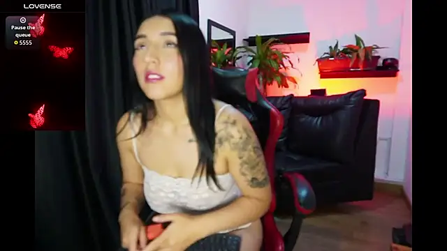 Snapshot of amy_fox2 chatting on 11.18.25 amy fox2 online show from 11.18.25