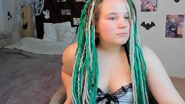 Snapshot of GloriaHylivi chatting on 12.03.24 GloriaHylivi online show from 12.03.24