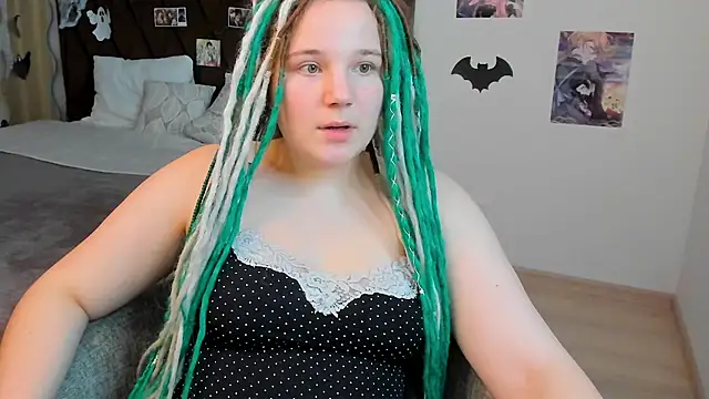 Snapshot of GloriaHylivi chatting on 12.11.24 GloriaHylivi online show from 12.11.24