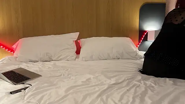 Snapshot of annaBtv9 chatting on 03.26.26 annaBtv9 online show from 03.26.26