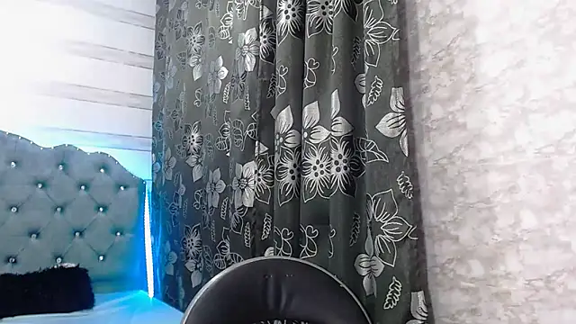 lily jamesx online show from 02.12.25