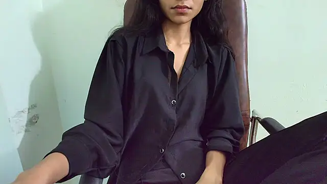 Snapshot of Srabontii chatting on 03.22.25 Srabontii online show from 03.22.25