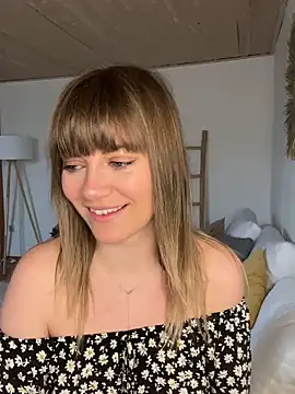 Snapshot of Milla__one chatting on 02.05.25 Milla  one online show from 02.05.25