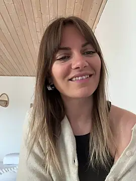 Snapshot of Milla__one chatting on 03.10.25 Milla  one online show from 03.10.25