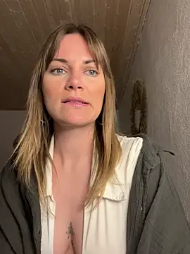 Snapshot of Milla__one chatting on 03.11.25 Milla  one online show from 03.11.25