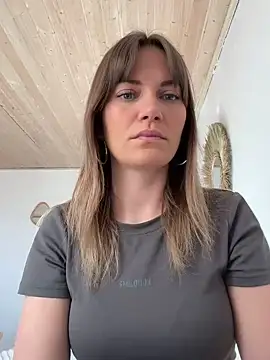 Snapshot of Milla__one chatting on 03.18.25 Milla  one online show from 03.18.25