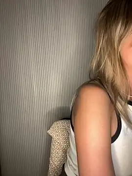 Snapshot of Milla__one chatting on 09.19.25 Milla  one online show from 09.19.25