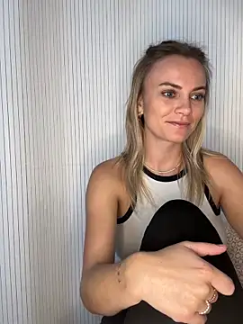 Snapshot of Milla__one chatting on 10.02.25 Milla  one online show from 10.02.25