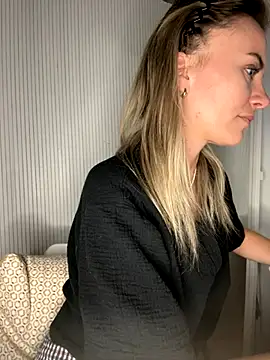 Snapshot of Milla__one chatting on 10.19.25 Milla  one online show from 10.19.25