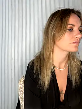 Snapshot of Milla__one chatting on 11.04.25 Milla  one online show from 11.04.25