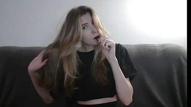 ErikaShyy online show from 02.06.25