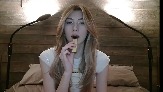 ErikaShyy online show from 03.12.25