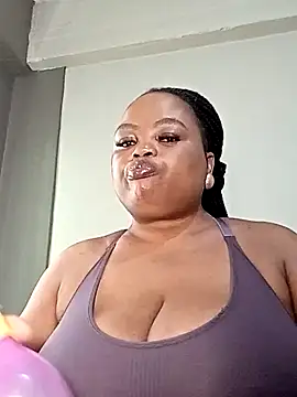 Snapshot of hugemelonsxxx chatting on 10.10.25 hugemelonsxxx online show from 10.10.25