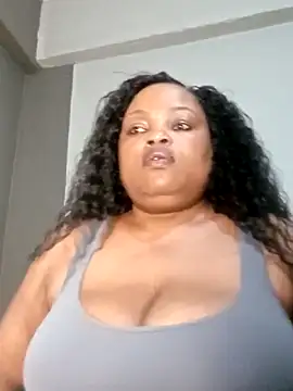 Snapshot of hugemelonsxxx chatting on 10.15.25 hugemelonsxxx online show from 10.15.25