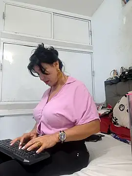 Snapshot of katysquirtdirty chatting on 05.23.26 katysquirtdirty online show from 05.23.26